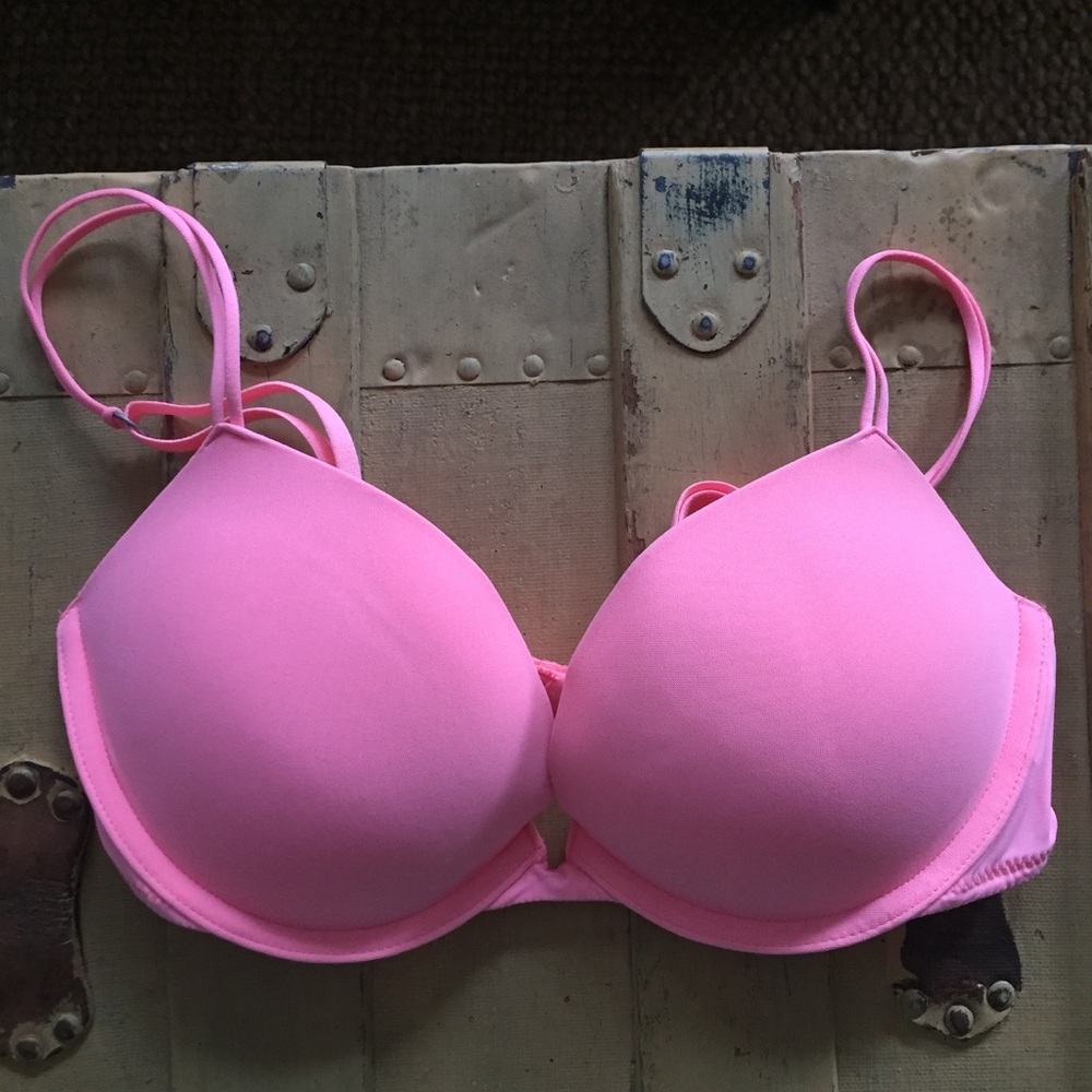 GILLY HICKS PUSH UP BRA PLUNGE BRA 32C
